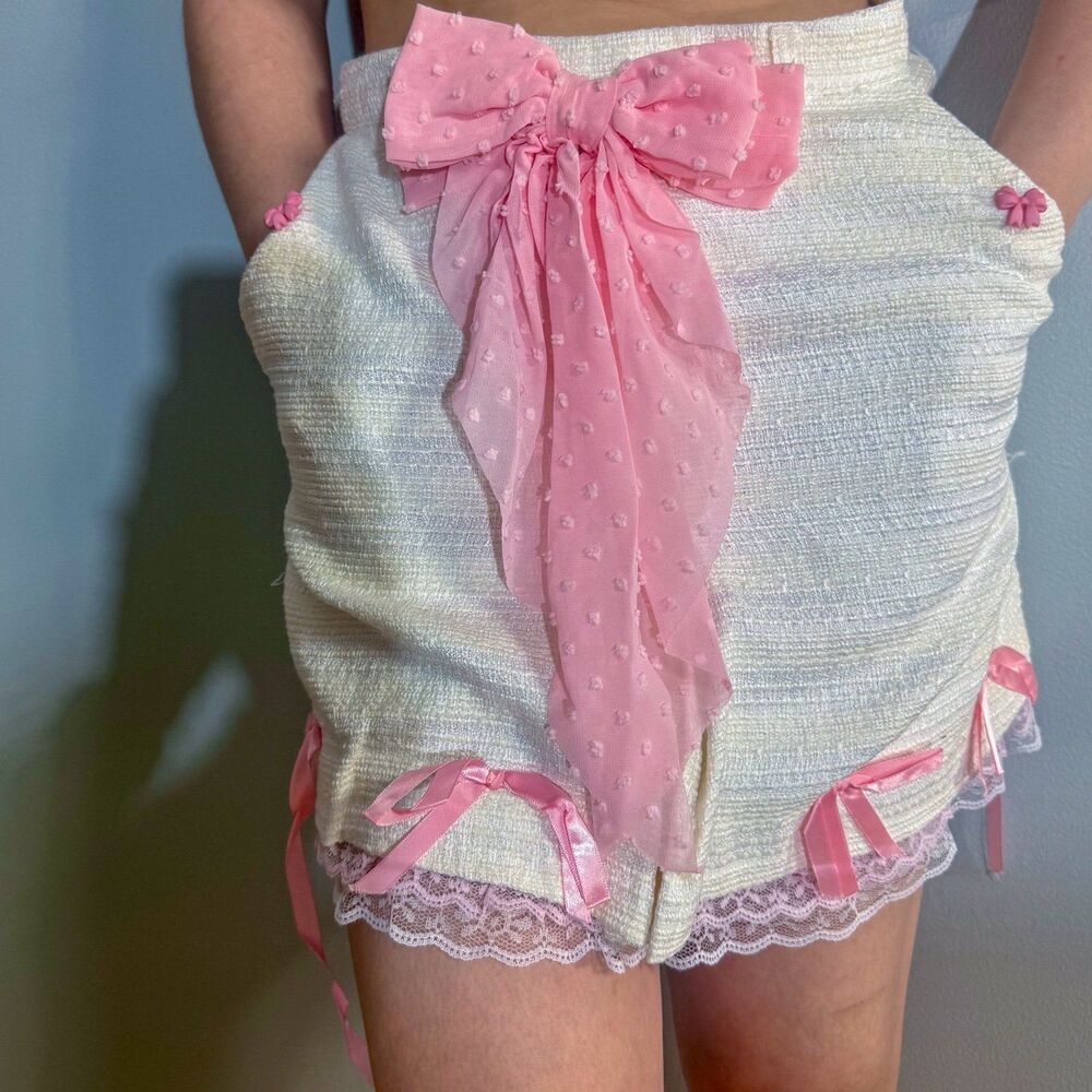 Lolita Kawai White & Pink Frilly Lace Trim Bow Mini Skirt